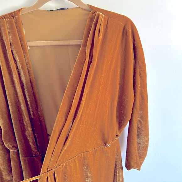 Mango Velvet Lined  Wrap Midi Dress US 6 Brooch Accent Button Orange Gold Color - Picture 10 of 10